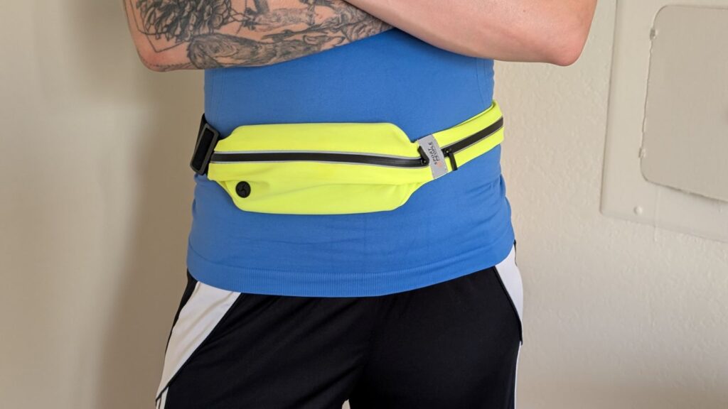 Woman in running clothes with Sport2People running belt buckled around waist