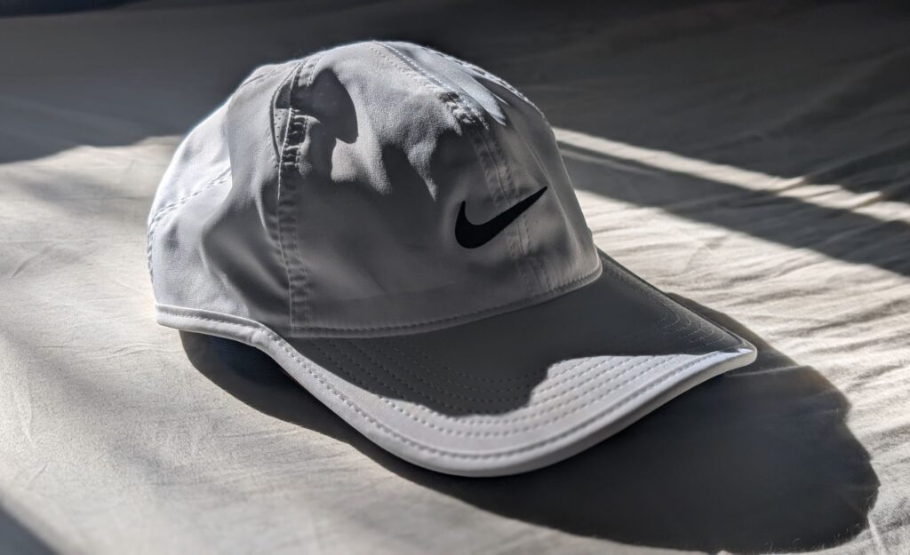 Nike Dri-FIT Club Unstructured Featherlight Cap for runners in white with black logo